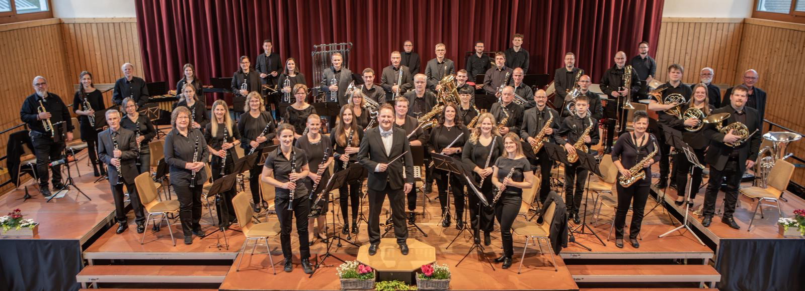 Stammorchester der Musikfreunde Altrich-Wengerohr auf der Bühne